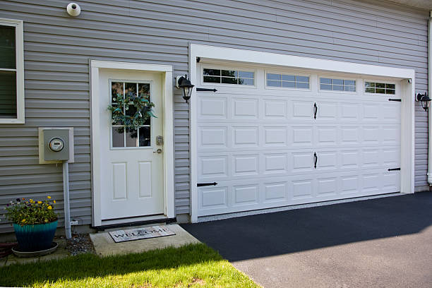 24/7 Emergency Garage Door Panel Replacement experts in Scott County County, MS